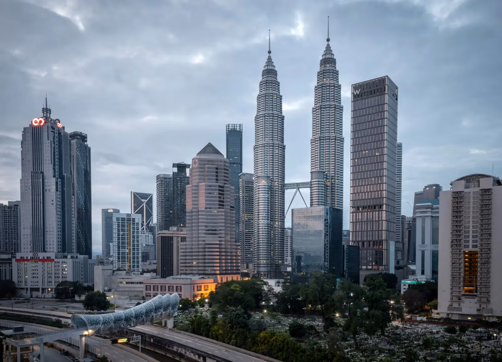 Gedung modern Asia Tenggara